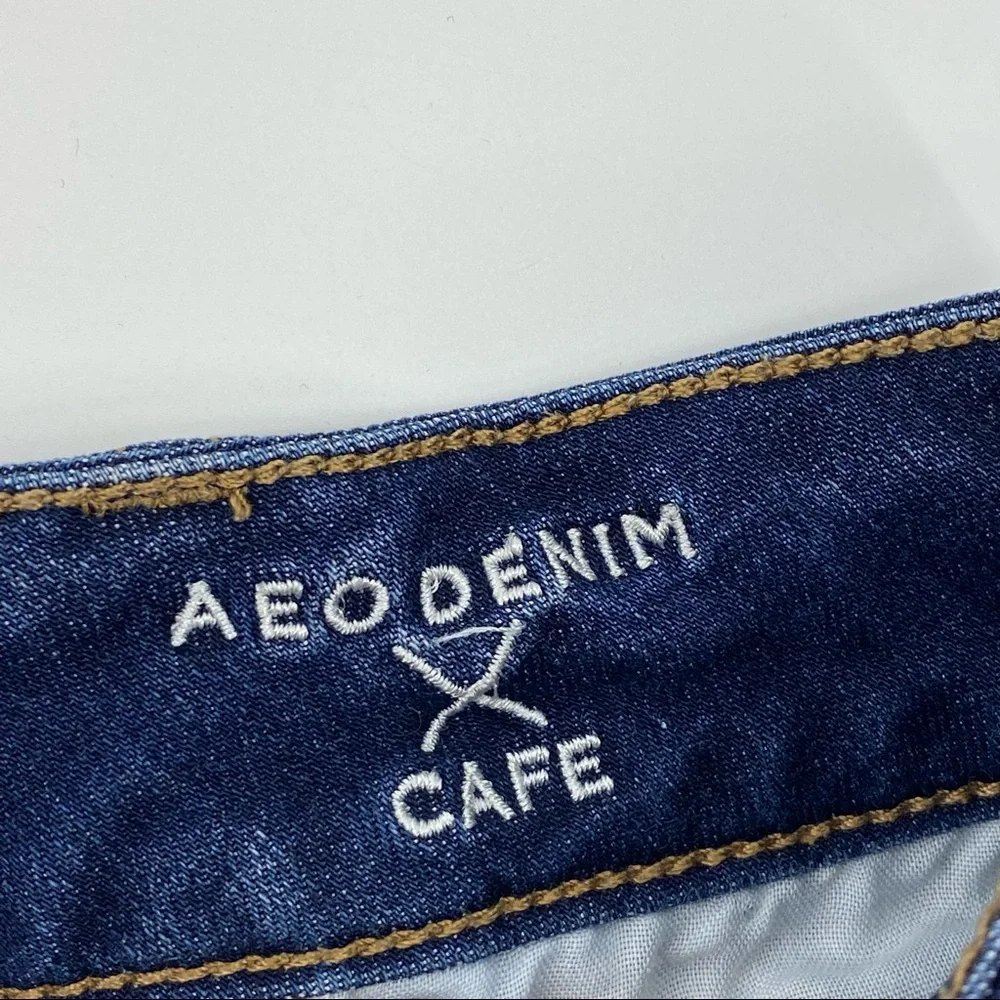 AEO Midi Super Super Stretch Denim X Cafe Cut Off Raw Hem Low Rise Shorts Size 4 - Picture 5 of 5
